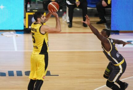 AEK - Aris 81-61