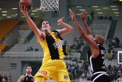 AEK B.C. sacks Zdovc